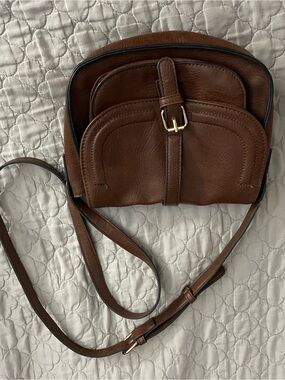 AFKOMST Classic Leather Crossbody Bag with Buckle Detail